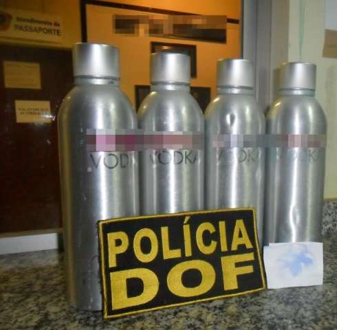 Homem &eacute; preso levando coca&iacute;na l&iacute;quida para o Rio de Janeiro 