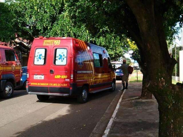 Tentativa de suic&iacute;dio faz PM e bombeiros fecharem rua no Vilas Boas