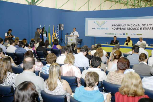  Fiems lan&ccedil;a Pronatec que oferece 9,4 mil vagas em 83 cursos gratuitos do Senai