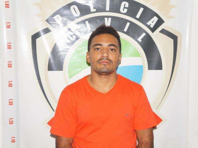 Suspeito de matar homem a tiros em casa se apresenta &agrave; Pol&iacute;cia Civil