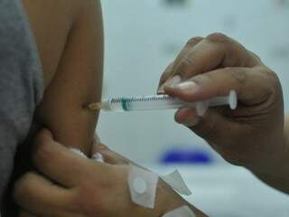 Durante plantão, vacina será aplicada exclusivamente em profissionais de saúde e crianças de seis meses até dois anos. (Foto: Alcides Neto)
