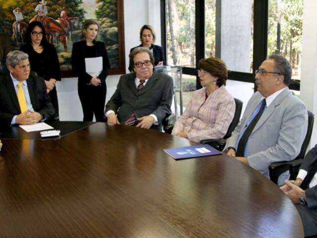 TCE e CGU firmam acordo para atua&ccedil;&atilde;o conjunta no controle de gastos p&uacute;blicos 