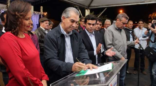 Governador libera R$ 6 milh&otilde;es para constru&ccedil;&atilde;o de 171 casas populares