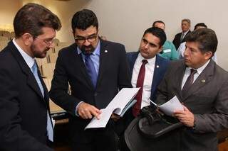 Deputado Pedro Kemp (PT), procurador Sérgio Harfouche, Herculano Borges (SD) e Lídio Lopes (PEN), durante sessão (Foto: Assessoria/ALMS)