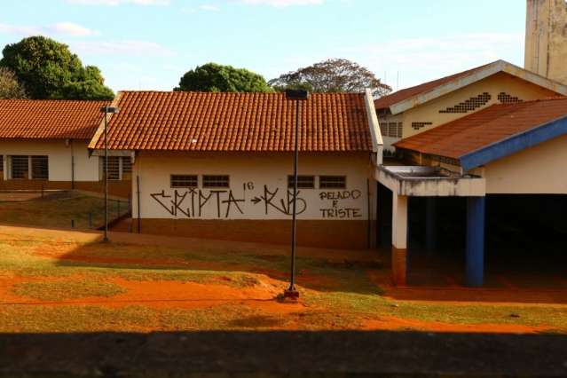 Sem Guarda Municipal, pr&eacute;dios do munic&iacute;pio s&atilde;o alvo de vandalismo 