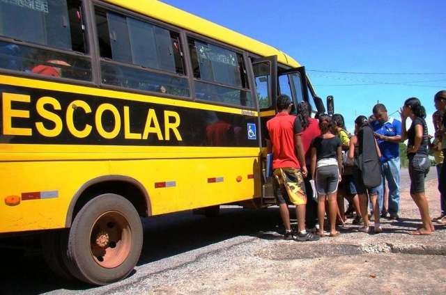 Professores poder&atilde;o ser inclu&iacute;dos em transporte escolar de alunos, prev&ecirc; projeto