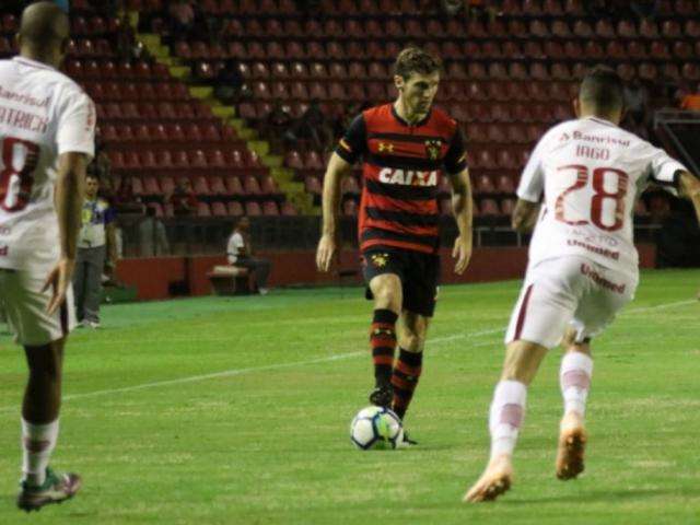 Internacional sai na frente, mas Sport vira com 2 a 1 sobre o rival 