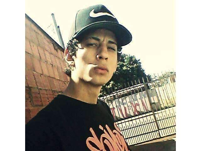 Jovem toma ch&aacute; de cogumelo, se desequilibra e morre ao cair de viaduto 