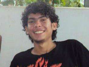 Estudante de 19 anos da UFGD morre ap&oacute;s "voar" da moto e atingir poste