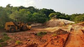 Extração ilegal de areia foi descoberta pela Polícia Ambiental (Foto:Divulgação)