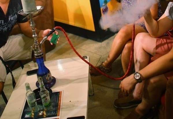 Lei vai multar quem usar narguil&eacute; em p&uacute;blico ou vender para menores
