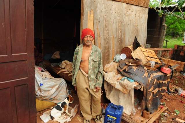 Amigos se unem para ajudar idoso que vive em condi&ccedil;&otilde;es prec&aacute;rias 