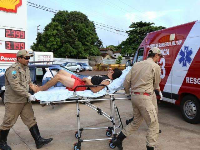 Ambul&acirc;ncia abandona esfaqueado pela ex na rua a caminho de hospital