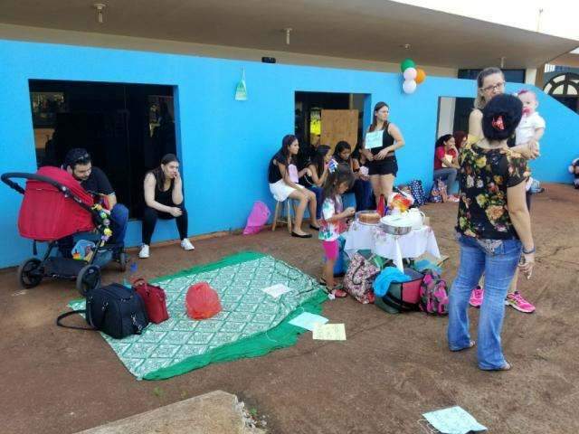 Sem professor, escola que atende filhos de acad&ecirc;micos segue fechada