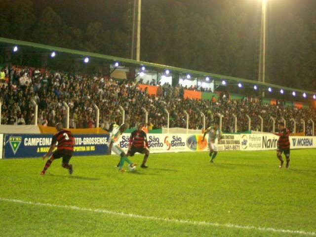  Naviraiense e &Aacute;guia Negra empatam no jogo de ida da final do Estadual
