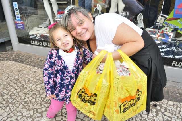 Frio retorna na v&eacute;spera do Dia dos Pais e lojas &ldquo;queimam&rdquo; estoque de Inverno
