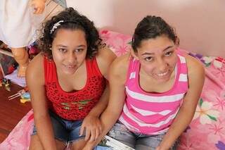 Patrícia e Adriana. Irmãs com microcefalia. 