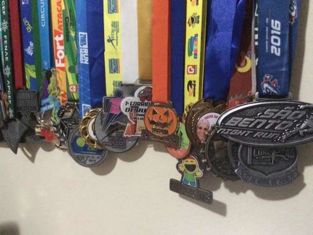 Hoje com 75 medalhas, jornalista come&ccedil;ou a correr para vencer press&atilde;o alta 