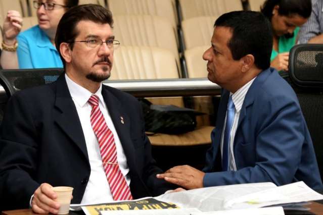 Projeto que co&iacute;be ass&eacute;dio sexual em empresas fica para depois do recesso
