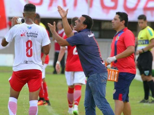 Campe&atilde;o e outros dois finalistas penduram chuteiras ap&oacute;s o Estadual