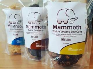 Embalagens em que os cookies da Mammoth são vendidos. (Foto: Acervo Pessoal)