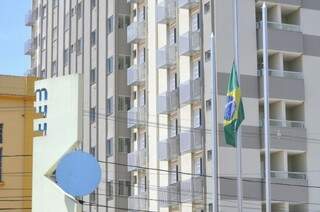 Bandeira brasileira do Hotel de Trânsito de Campo Grande (Foto: Alcides Neto)