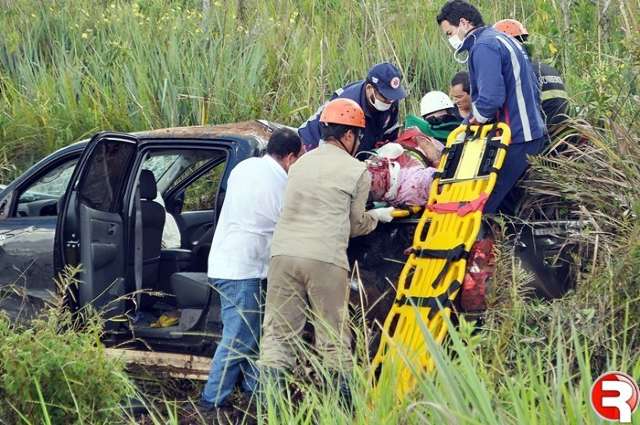Motorista da prefeitura quebra as duas pernas em acidente na BR-060