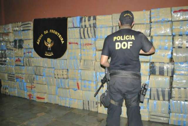 De olho na Copa, tr&aacute;fico ignora Ex&eacute;rcito e cai com 16,7 t de drogas