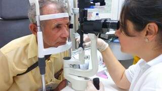 Pedro Gonçalves, 72, terá de fazer cirurgia nos dois olhos (Foto: Eliel Oliveira)