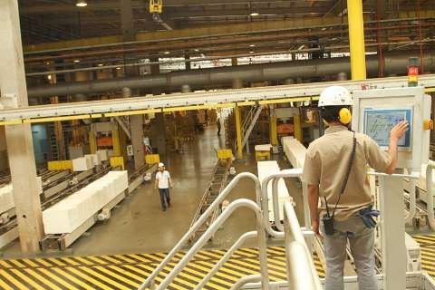 Apesar da crise, indústrias de papel e celulose crescem 2,72% em 2015 