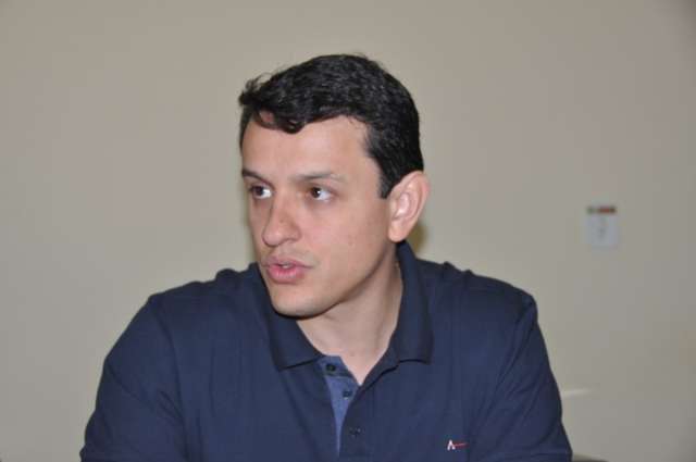 Novato na pol&iacute;tica, Elizeu sugere igreja onde poder p&uacute;blico n&atilde;o vai