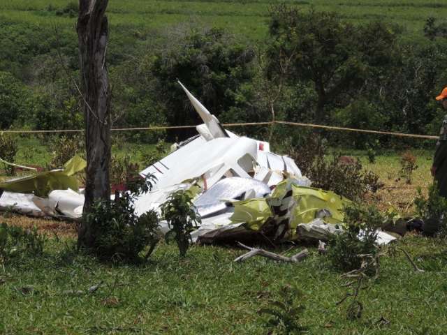 Corpos das v&iacute;timas de acidente a&eacute;reo j&aacute; foram resgatados