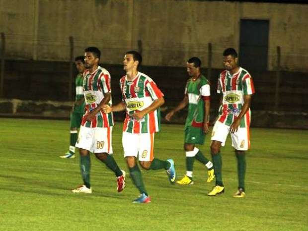 Naviraiense goleia por 6 a 1 em primeiro amistoso visando 2014