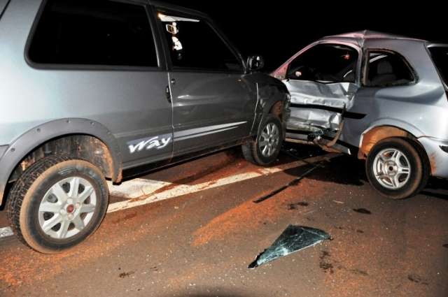 Motorista faz retorno em rodovia, colide em carro e tr&ecirc;s se ferem na MS-134