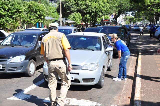  Motoristas recebem orienta&ccedil;&atilde;o sobre tr&acirc;nsito seguro na Capital