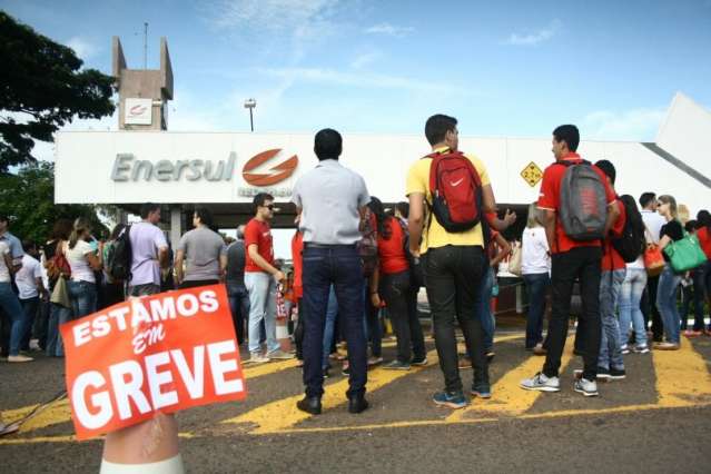 Com protesto em frente &agrave; Enersul, Agetran monitora tr&acirc;nsito em avenida 