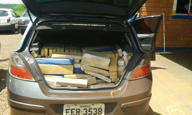 Pol&iacute;cia apreende 344 quilos de maconha que seria levada para Presidente Prudente