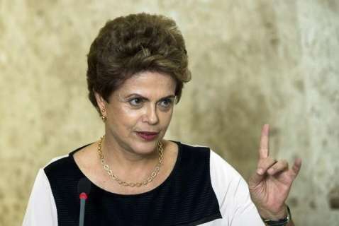 Dilma defende que Congresso fique sem recesso e resolva questão do impeachment
