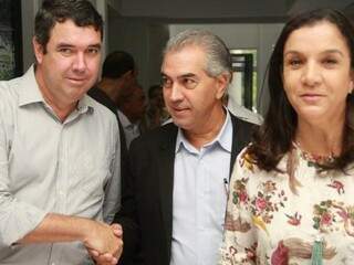 Secretário de Governo, Eduardo Riedel, com o governador Reinaldo Azambuja (PSDB) e a primeira-dama, Fátima Azambuja. (Foto: Marcos Ermínio).