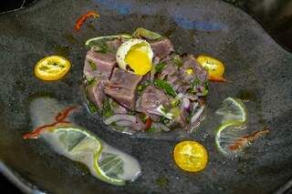 Prato de atum com ovos de codorna da Temakeria (Foto: Naiane Mesquita)