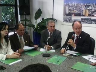 Governador do Estado, Reinaldo Azambuja (PSDB), se reuniu com deputados estaduais nesta terça-feira (5). (Foto: Leonardo Rocha)
