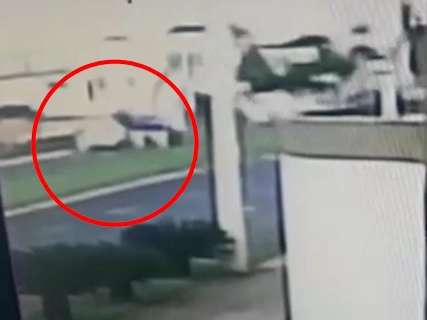 Vídeo mostra picape "emparelhar" com vítima, segundos antes de crime