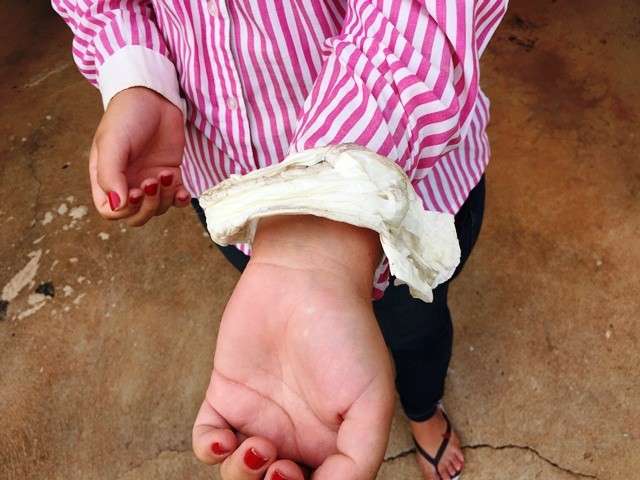 Professora universit&aacute;ria &eacute; amarrada e apanha de bandidos durante assalto 