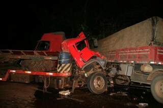 Acidente causou morte de motorista em rodovia. (Foto: PC de Souza)