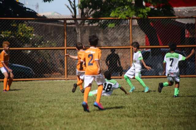 Escolinha p&uacute;blica de futebol formar&aacute; atletas com idade entre 10 e 14 anos