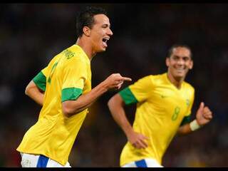 Atacante Leandro Damião marca duas vezes na semifinal e garante Brasil na decisão (Foto: AFP)