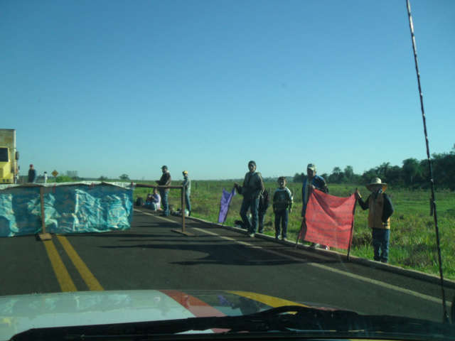  Movimenta&ccedil;&atilde;o de assentados fecha quatro rodovias em Mato Grosso do Sul