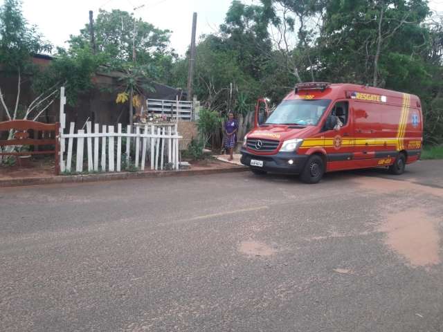 Bombeiros socorrem catadora que diz ter sido picada por cobra