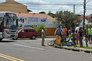 O acidente foi entre moto e ônibus na Avenida Albert Sabin. (Foto: Repórter News)