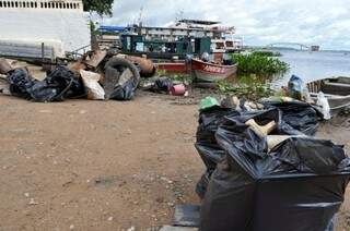 Cerca de 600 quilos de lixo foram retirados das margens do rio Paraguai. (Foto: divulgação) 